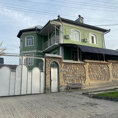 Green Yard Osh Bagian luar foto